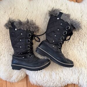 Sorel Women's Black Winter Boots with Faux Fur Trim